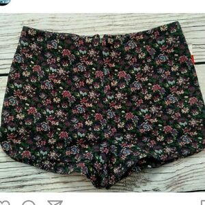 New Kimchi Blue tapestry shorts. Size 6